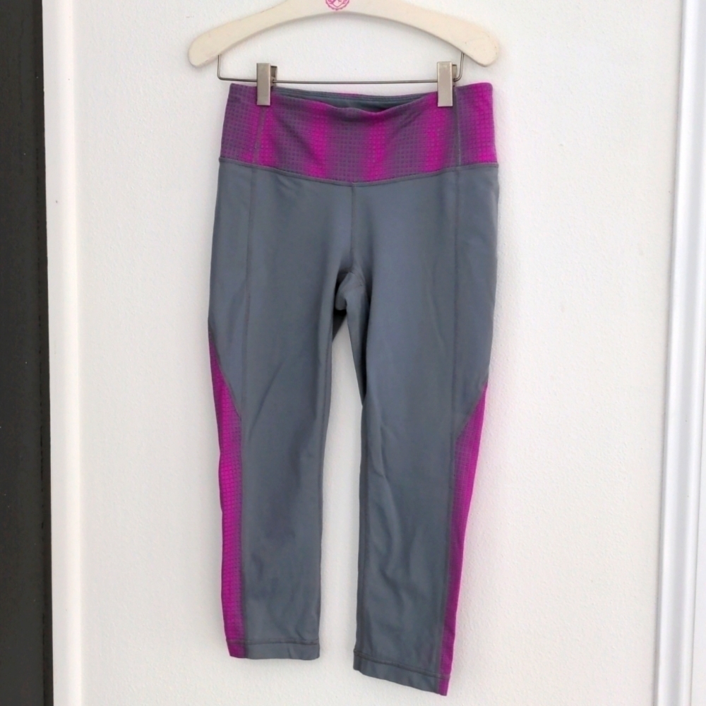 Athleta Gray‎ and pink revelation capri leggings Small